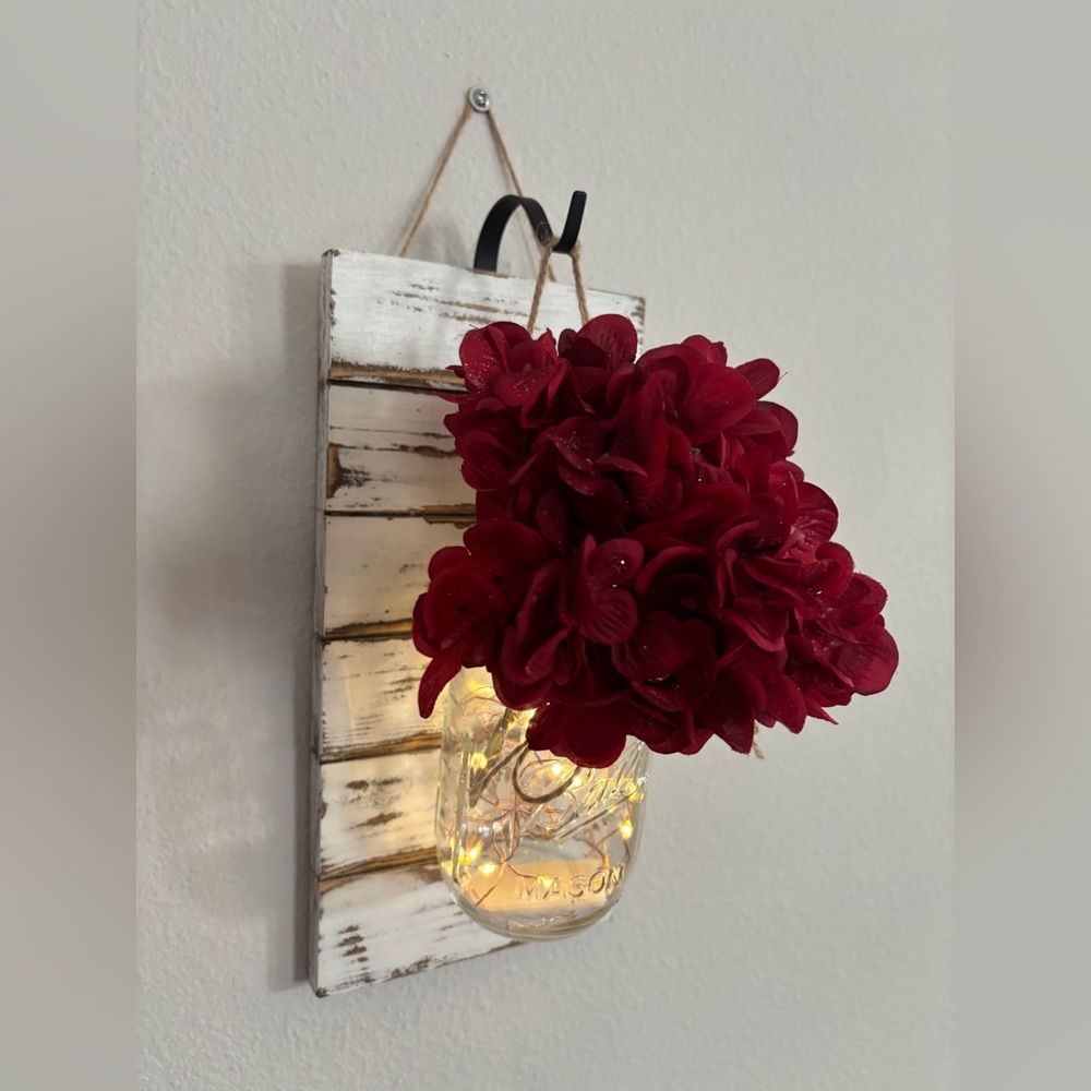 1 wall sconce with mason jar, flowers and hook